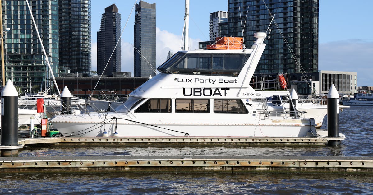 Top Houseboat Models Available for Hire in Melbourne